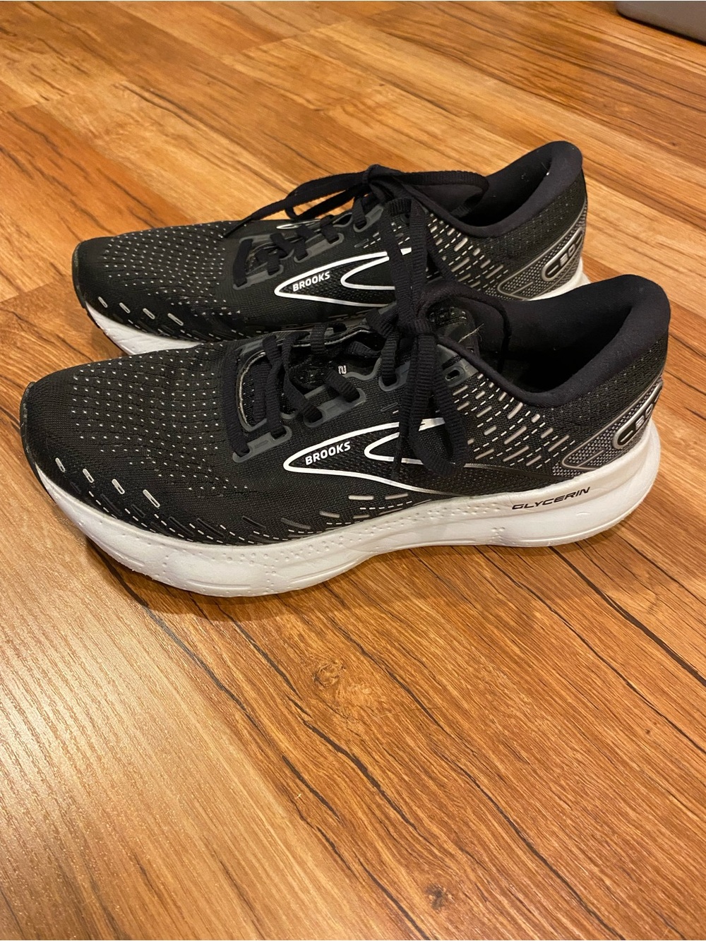 Brooks Glycerin 20 Running Shoes Black and White Womans 10 Sneakers Athletic